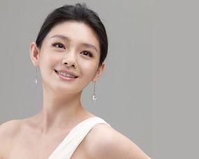 明星网红穿黑色闪电牛,明星网红演绎时尚新风尚